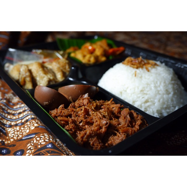 

Gudeg Komplit Paket Egois