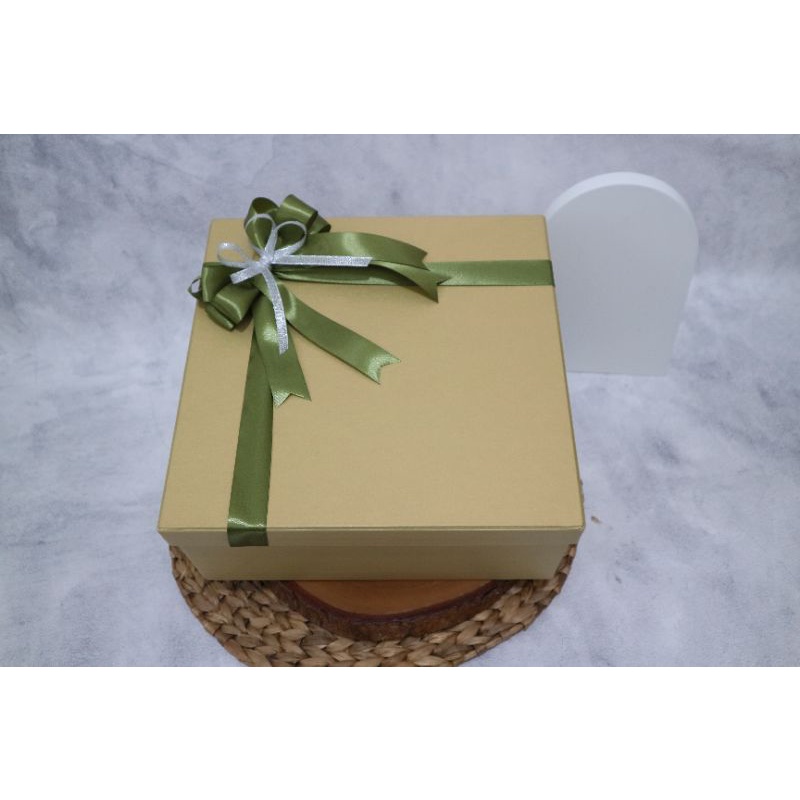 

HAMPERS LEBARAN | GIFT BOX | KOTAK HADIAH 27cm X 27cm X 11cm