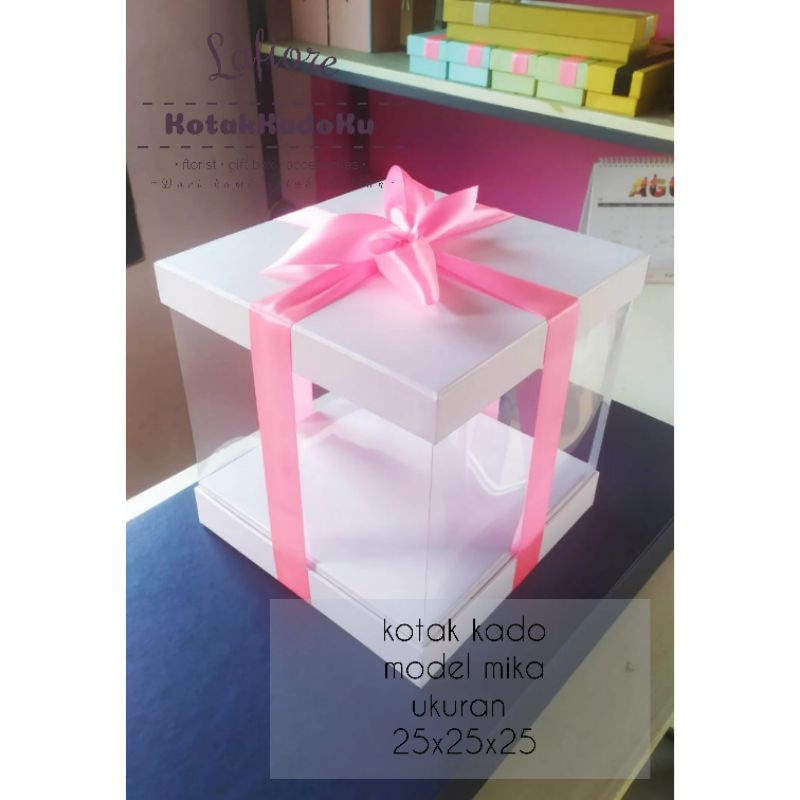 

Kotak kado mika ukuran 25x25x25