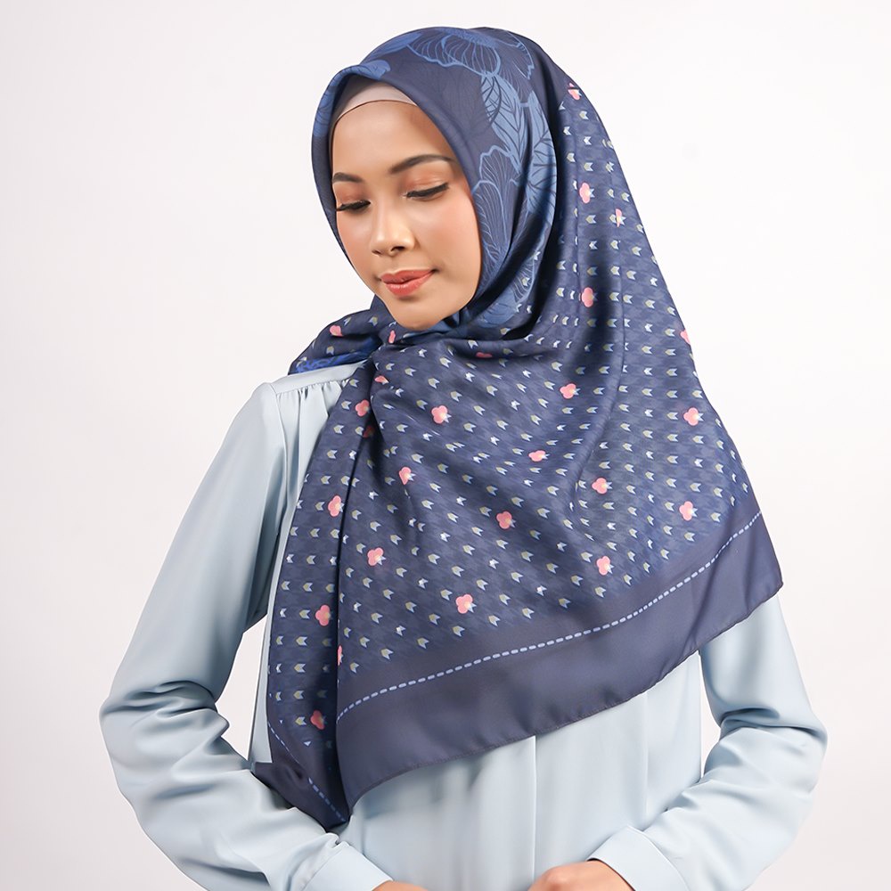 Shafira Hijab Kerudung Motif Scarf Segi Empat Delilla Scarf Syar'i