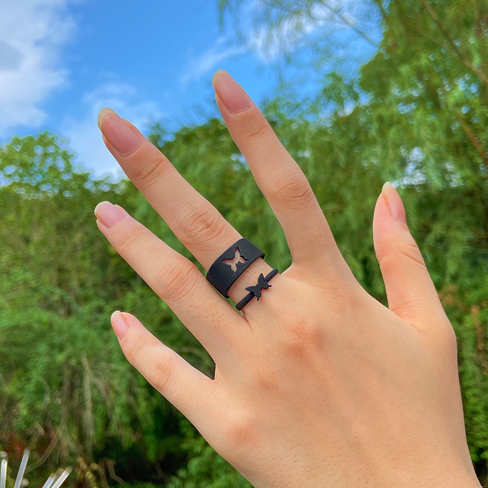 Set Cincin Desain Salib Ular Butterfly Hati Warna Hitam Untuk Aksesoris Perhiasan Wanita