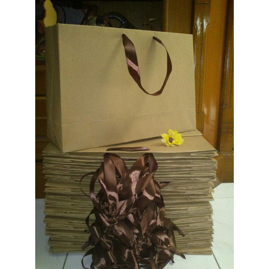 

Februari Maniss Paperbag/Paperbag Souvenir/Paper Bag Packing Onlineshop Kode 140