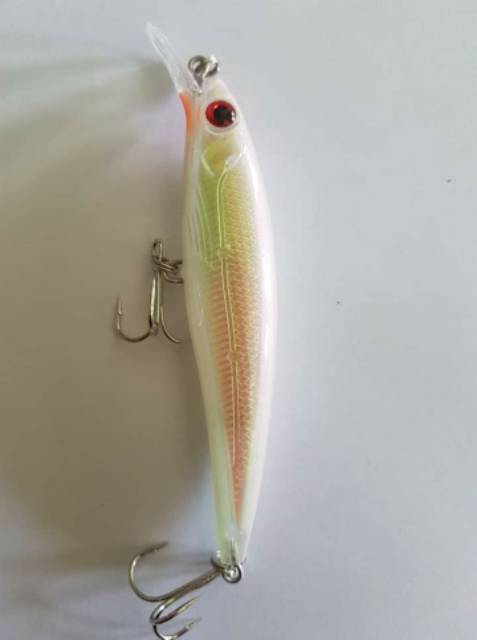 Minnow bionik dengan kail treble