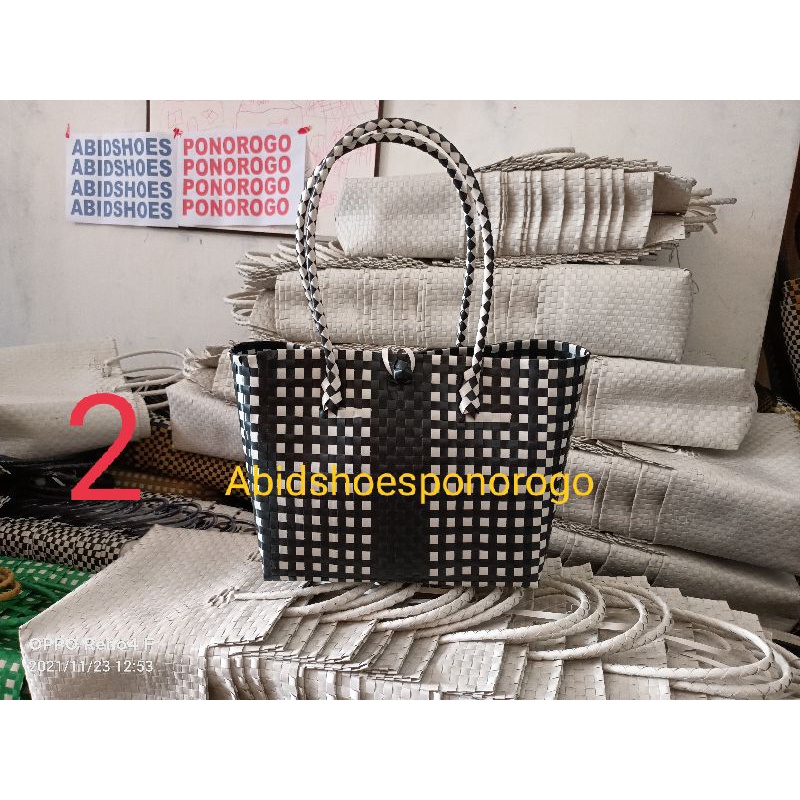 Tas anyaman plastik monochrome cantik mewah