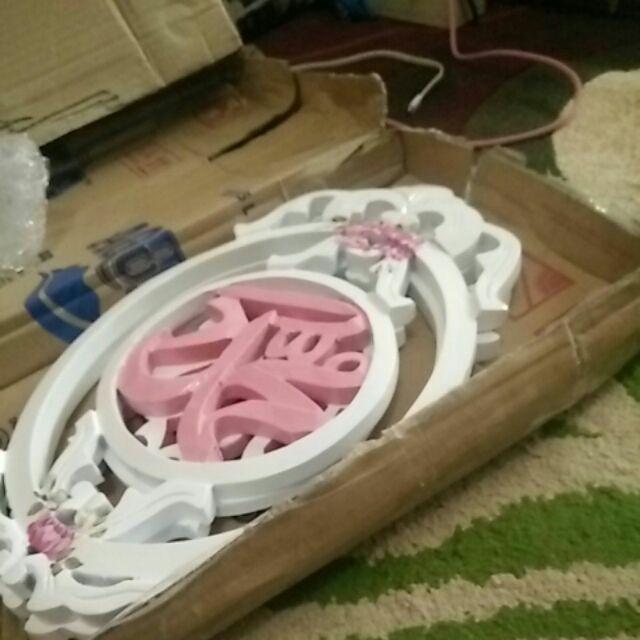 Kaligrafi Allah Muhammad Oval Shabby Kayu Jati Warna Putih - Pink