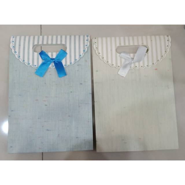

Paper Bag / Tas Kado / Tas Hadiah ukuran 27x19x9cm