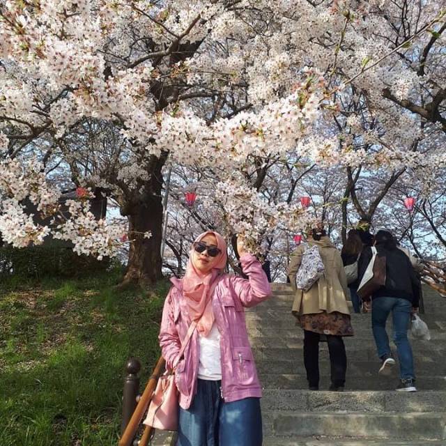momsradinkagibran