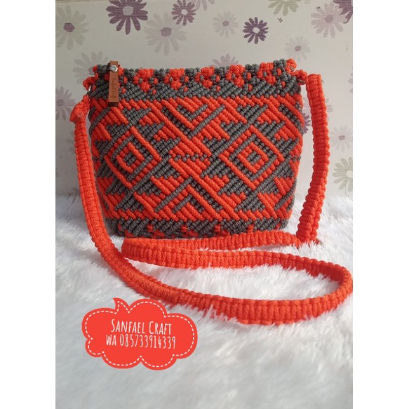 Tas macrame motif Kalimantan