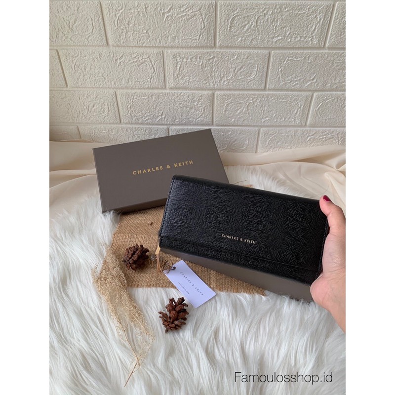 dompet charles and keith pinggir rante kecil