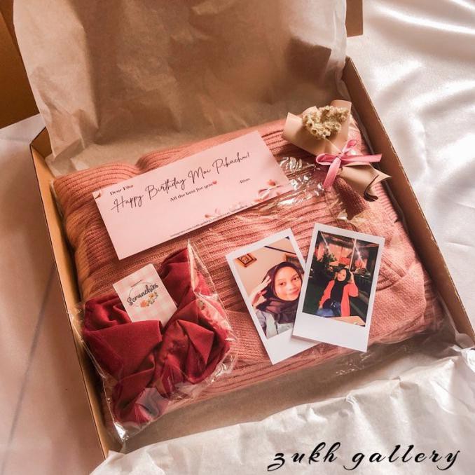 

Outer Cardigan Gift Box / Hampers Kado Cewe / Kado Ultah / Kado Riantihanumshop9