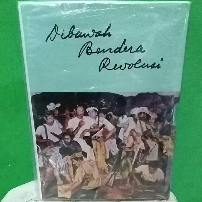 Buku DIBAWAH BENDERA REVOLUSI
