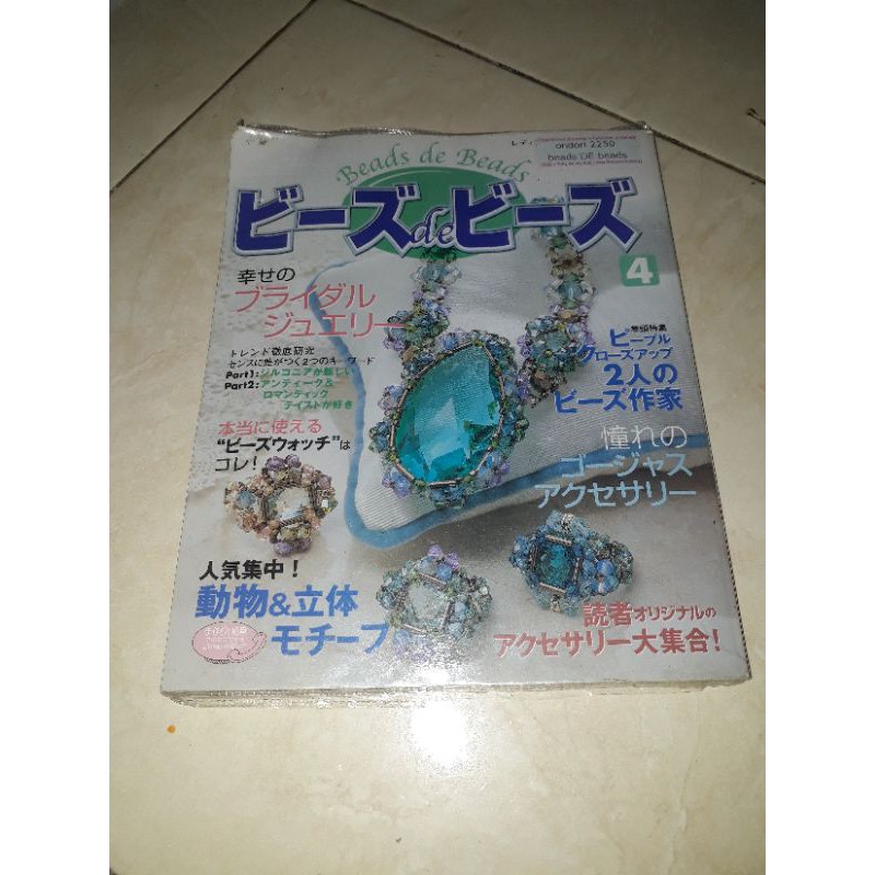 BUKU IMPORT BEADS DE BEADS. (preloved)