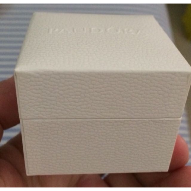 Kotak cincin atau liontin/pendant pandora