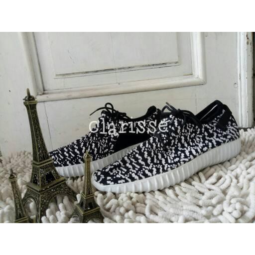 SEPATU TALI YEEZY NEW HITAM REPLIKA