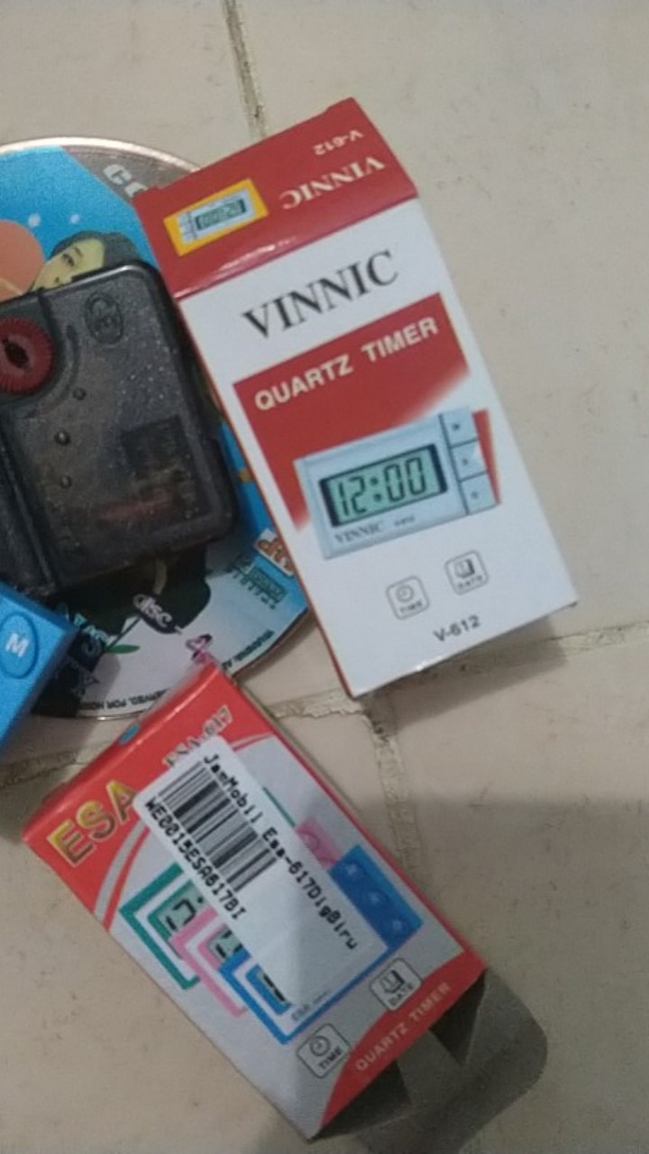 Jam Mobil Clock Vinnic 612 Dengan Tgl & Mesin Led Dimensi 7.6 X 4.5cm Bagus