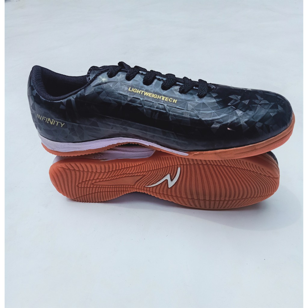 Sepatu Futsal Pria  Specs Accelerator Infinity Sepatu Olahraga Pria Warna Full Black / Hitam