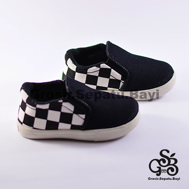 sepatu anak laki laki slip on kanvas hitam variasi catur murah