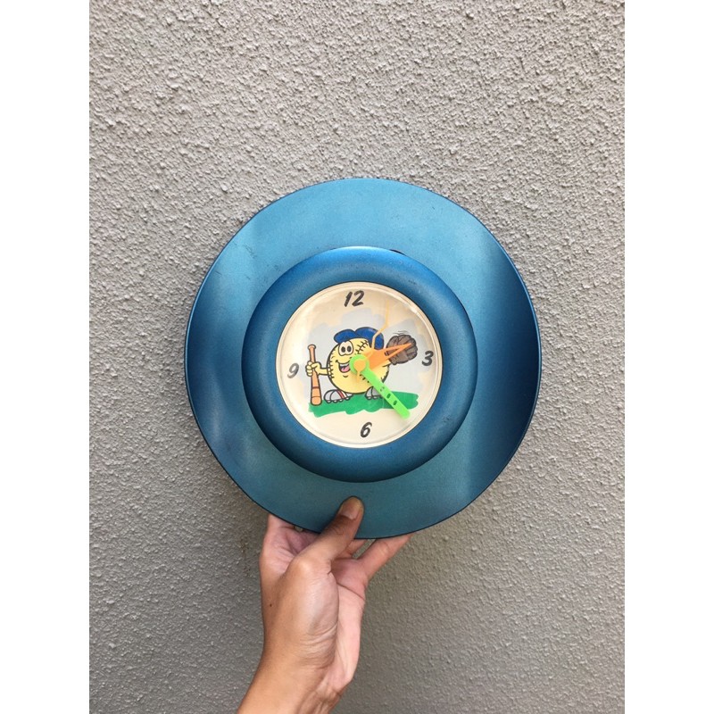 jam dinding unik vintage jadul bentuk topi bonus baterai