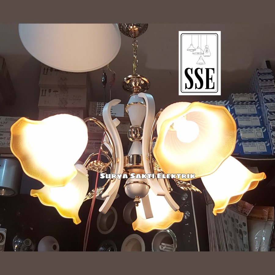 LAMPU HIAS GANTUNG BUNGA CABANG 5 TANGKAI PUTIH MINIMALIS MODERN