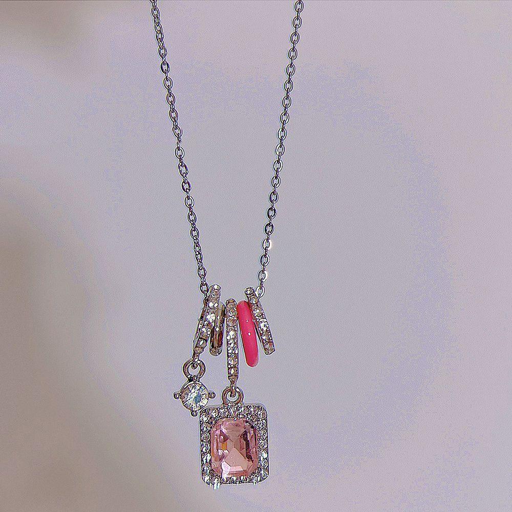 Mxbeauty Square Pendant Kalung Perempuan Rantai Klavikula Mengkilap Perhiasan Fashion Hadiah Teman Gadis Leher Choker