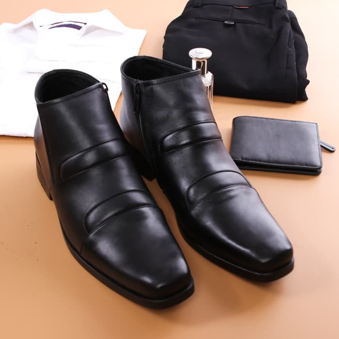 Sepatu Boot Pantofel Formal Pria Sepatu Kulit Asli Casual Helvin