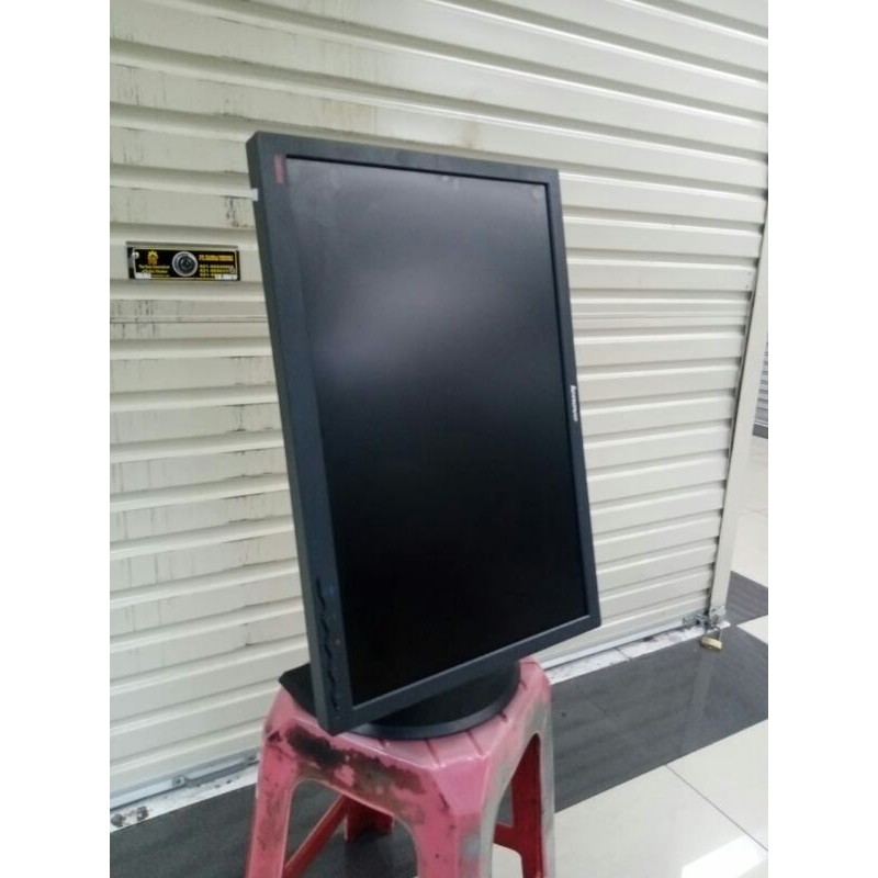 MONITOR 24 INCH WIDE BERKUALITAS