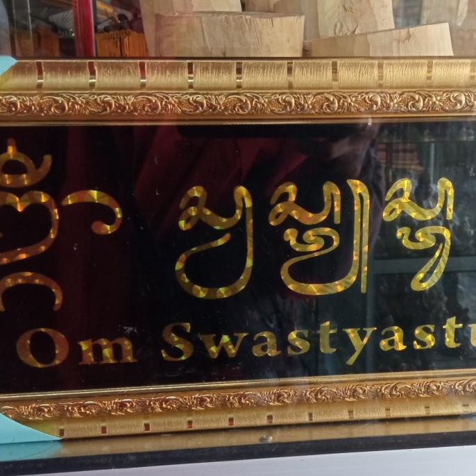 .........] Pajangan Tulisan Om Swastiastu kaca