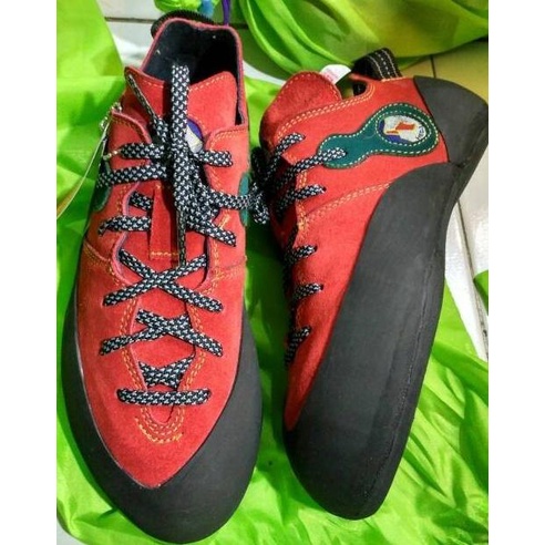 Sepatu Panjat Tebing