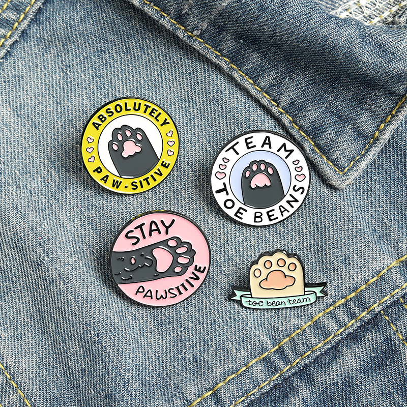 Bros Pin Enamel Desain Cakar Kucing Untuk Kerah Kemeja / Tas