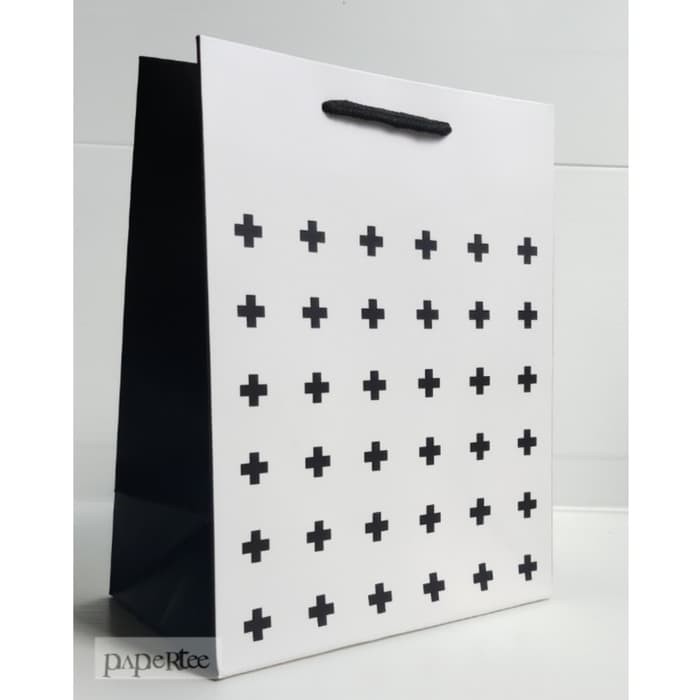 

eq155 Paperbag Plus Hitam Putih Goody Bag Tas Kertas Souvenir