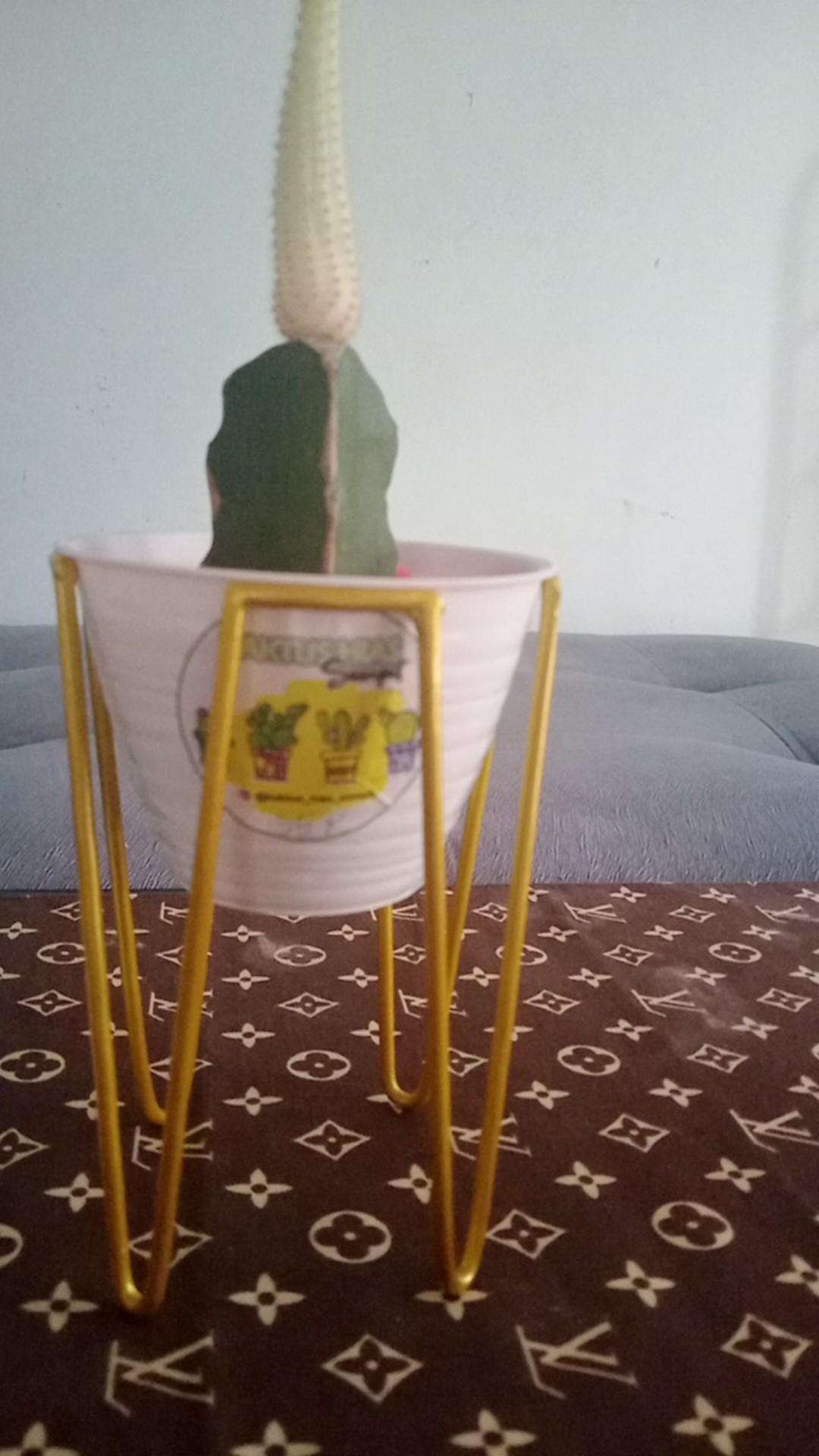 Standing Planter Meja Modern Harmonia Kaki Empat Gold/hitam/putih