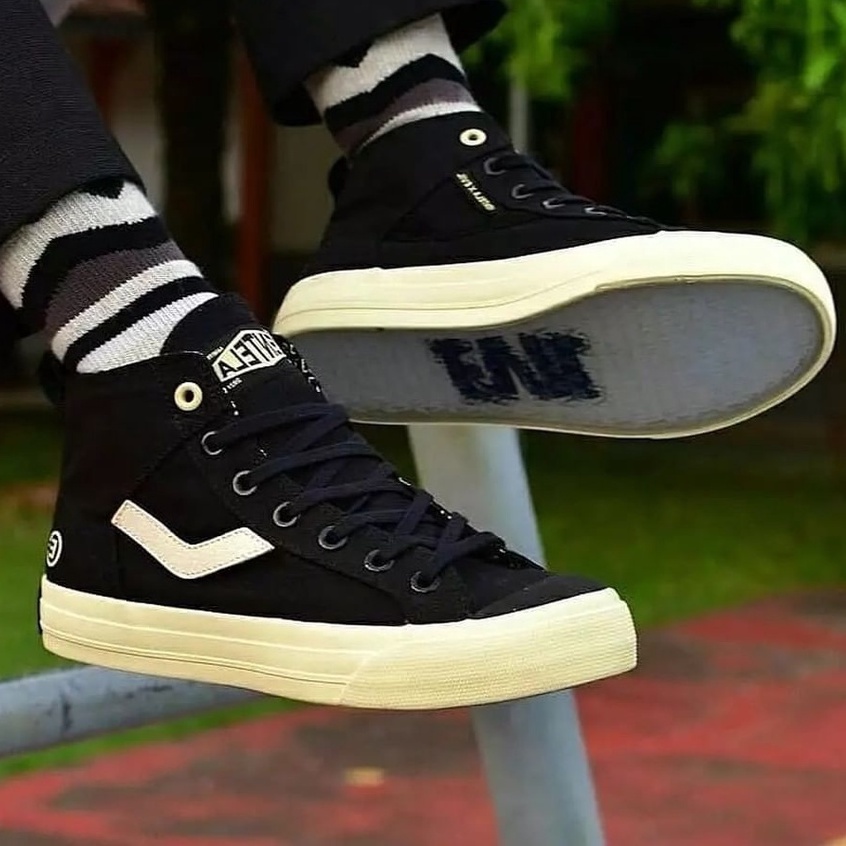 Ventela Evil Original Black Natural Sepatu Pria Vantela Papa Gading All Is Well