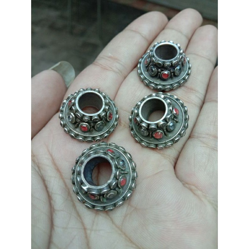 Mendak Keris Bahan Perak Asli Model Susun Motif Mata Yakut Merah Biru