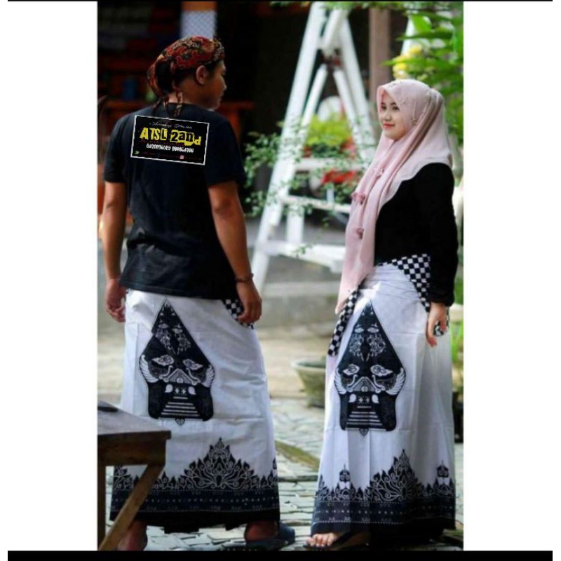 Sarung Batik Halus Motif Gunungan Wayang Putih Lawasan Sarung Wayang Santri  Kain Batik Sarung