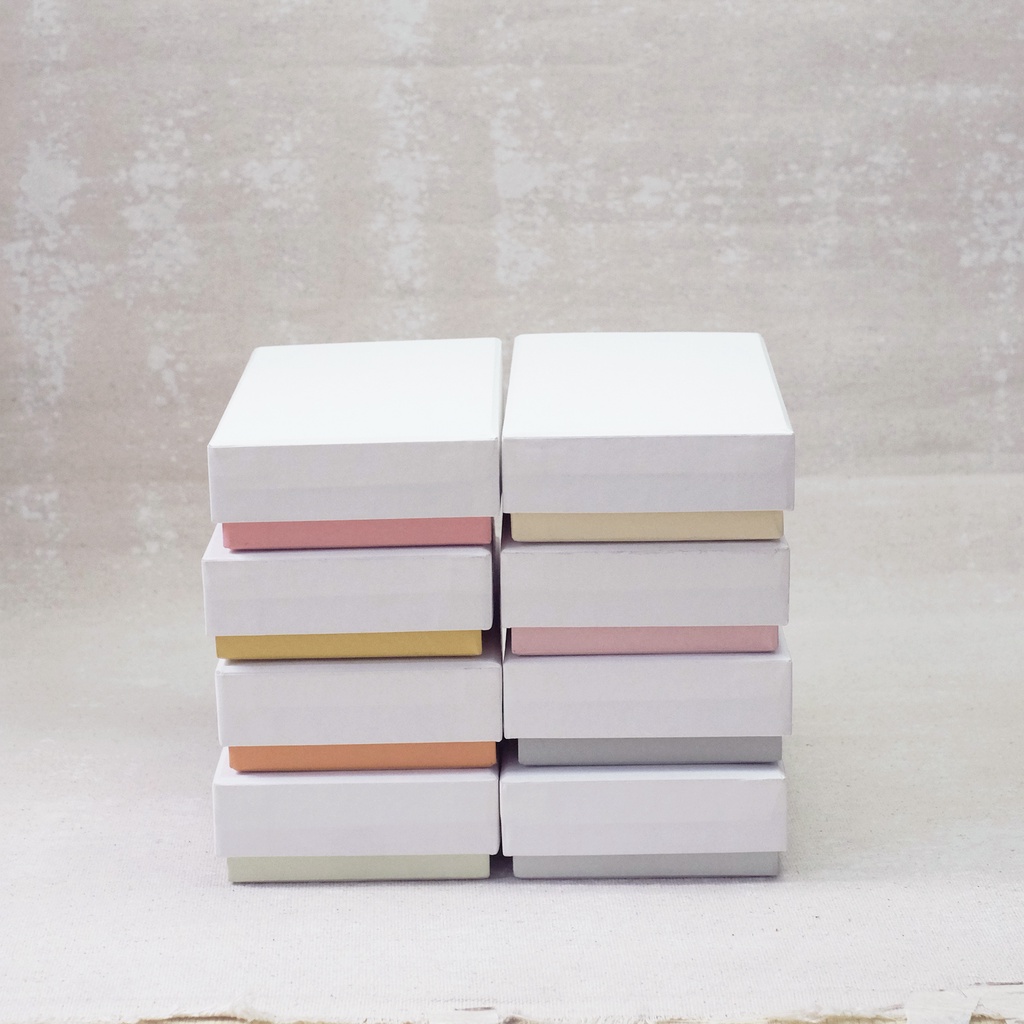 

Gift Box [20 x 10 x 4] - RAEA - Hard Box/ Kotak Kado/ Box Hampers
