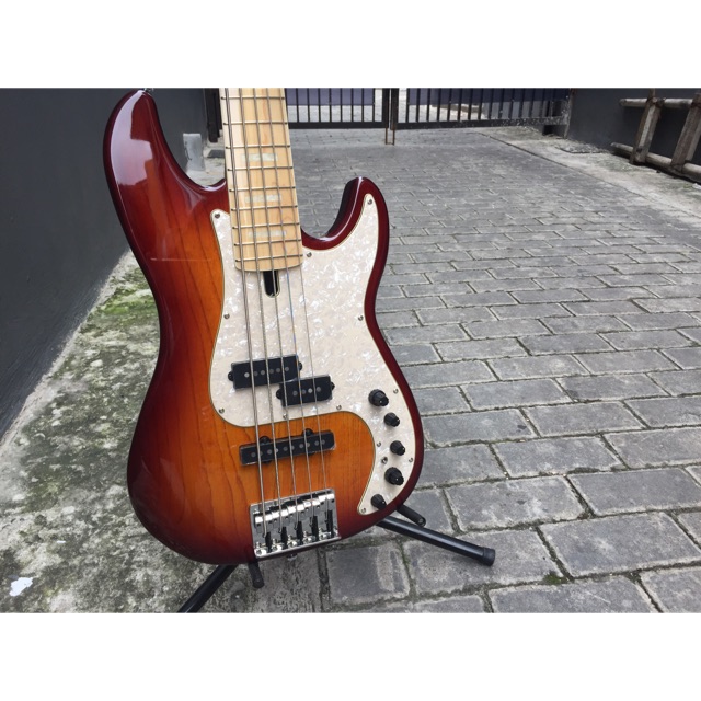 Bass SIRE Marcus Miller P7 2nd Generation Ash Body