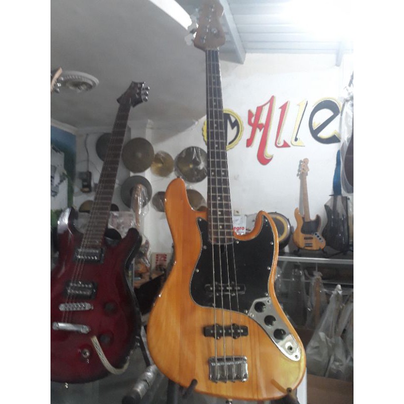 Jazz Bass / Fender
