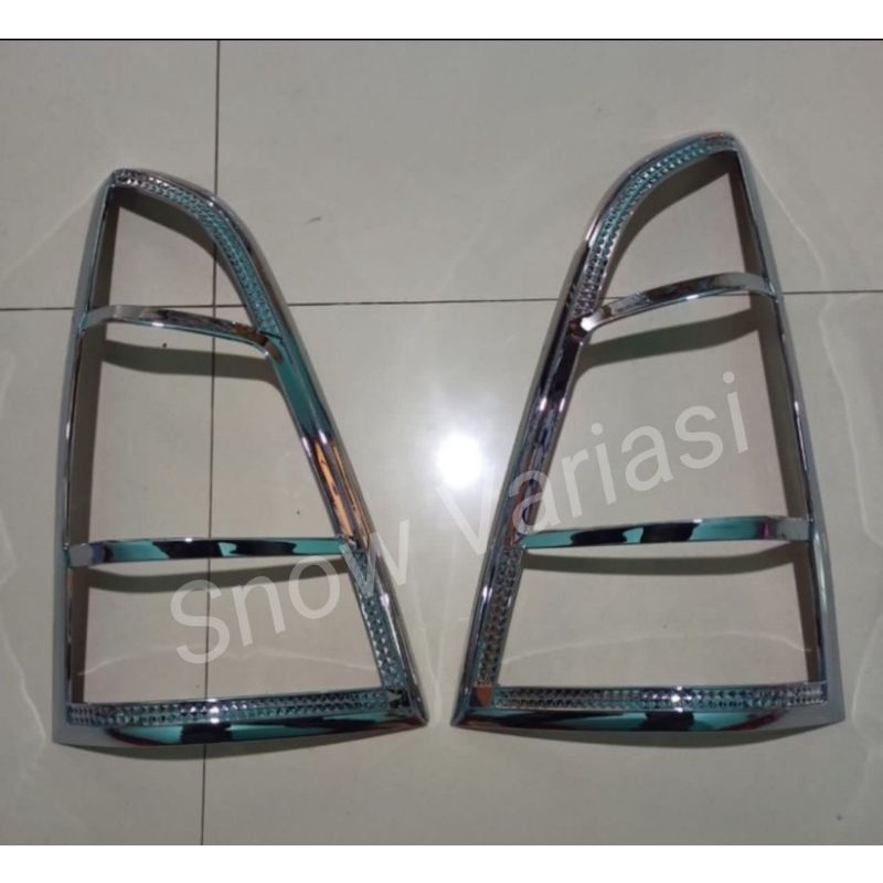 Garnish Lampu Belakang Grand Innova 2012 2014 2015 Exclusive Hitam Chrome