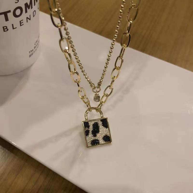 Kalung Double Layer Dengan Liontin Motif Leopard Warna Emas