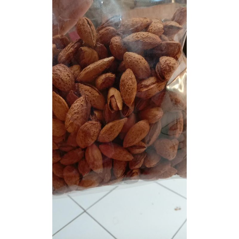 

kacang almond