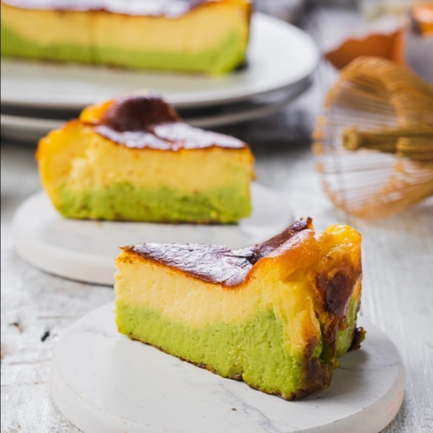 

BASQUE BURNT CHEESE CAKE with Matcha