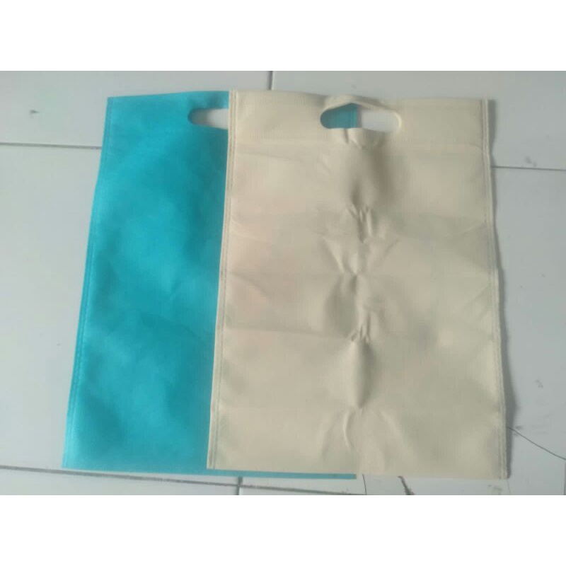 Tas Spunbond oval polos ukuran 25x35