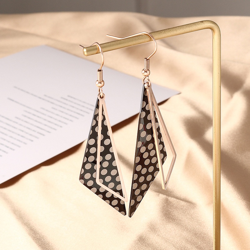 Anting polkadot juntai segitiga titanium anti karat korea fashion - ercassia