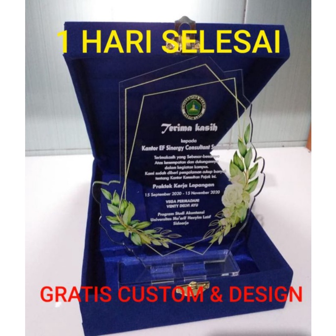 Plakat Akrilik Custom + box Plakat Wisuda Plakat