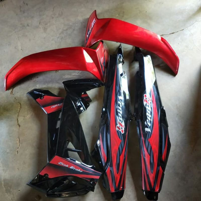 cover body dan sayap depan vega r new hitam merah
