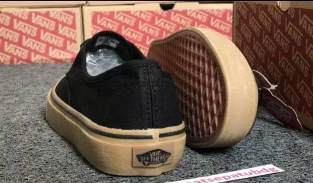 SEPATU43 VANS AUTHENTIC FULL BLACK HITAM POLOS WHITE PUTIH OLDSKOOL ERA