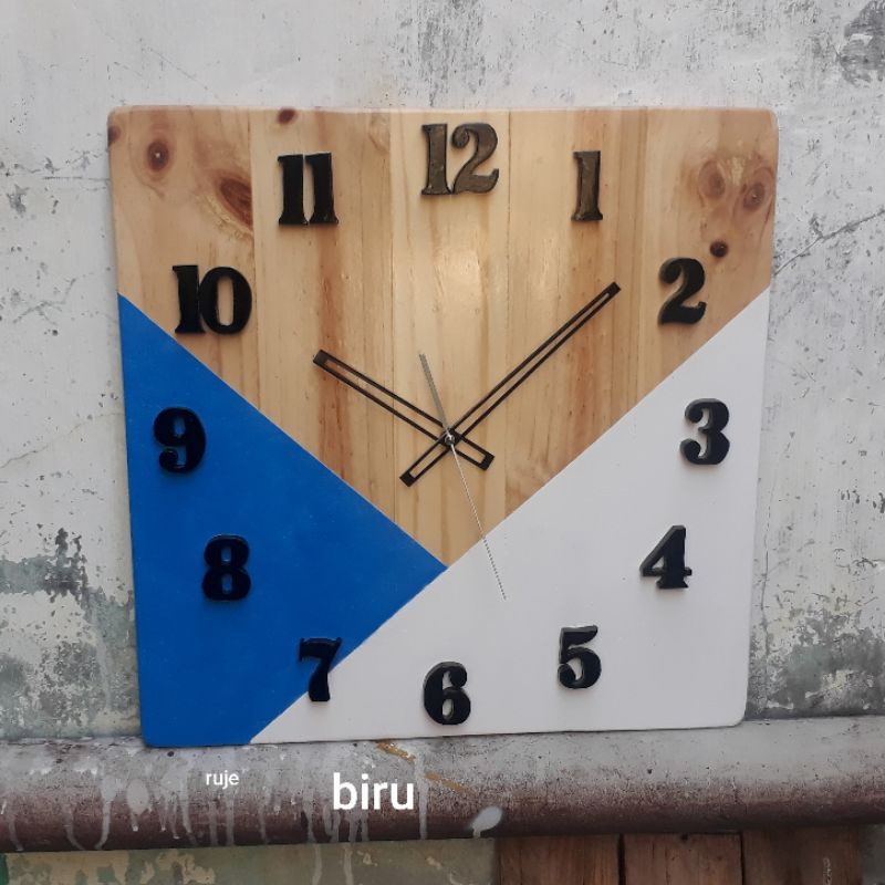 Jam dinding besar kayu warna