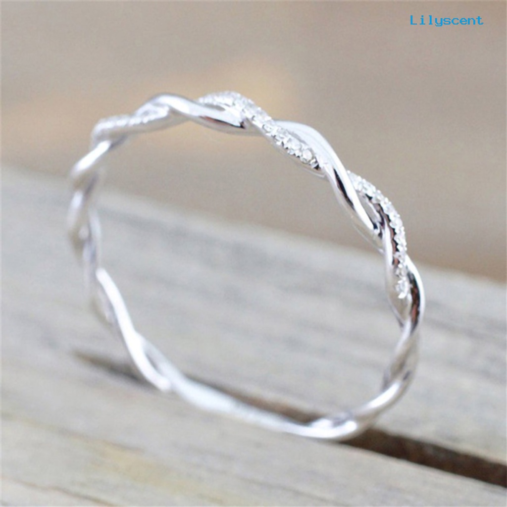 Cincin Berlian Imitasi Bentuk Twisted Bahan Alloy Electroplate Untuk Wanita