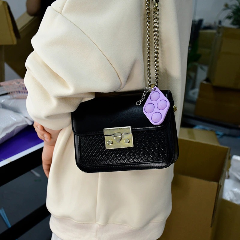 Gantungan kunci pop it fidget push Pop Its Push bubble stress kids pop it murah popit mainan anak rainbow POP IT MURAH POP IT JUMBO POP IT