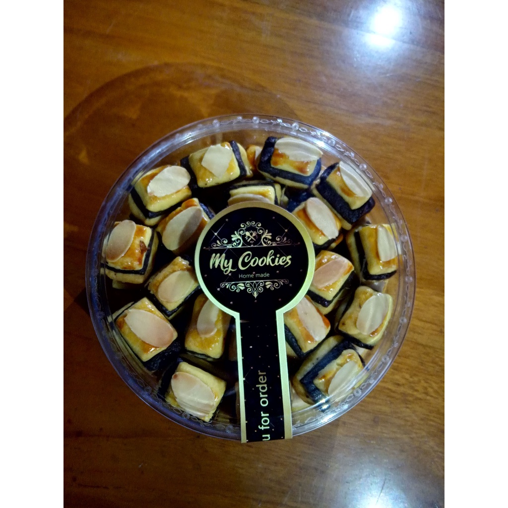 

KUE KERING SPECIAL COKLAT LAPIS ALMOND KUE LEBARAN